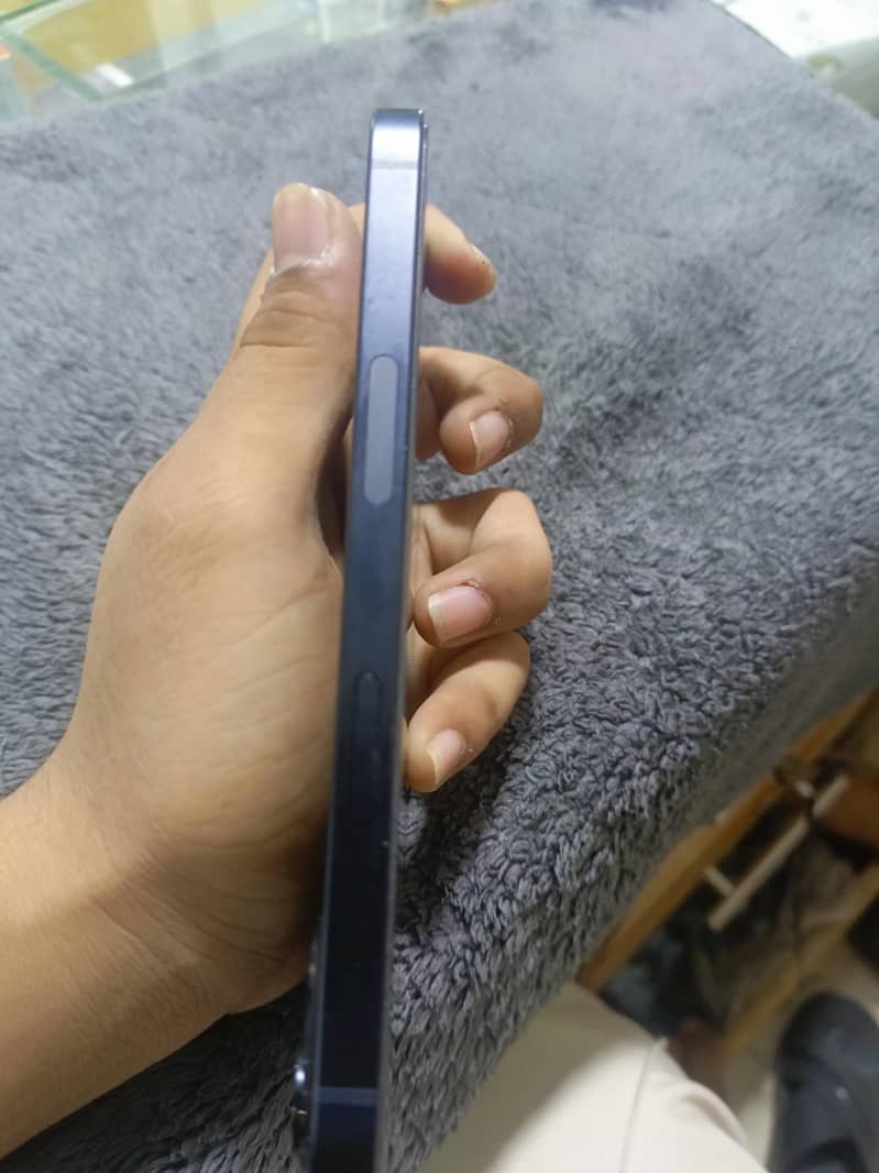 Apple iPhone 13 2