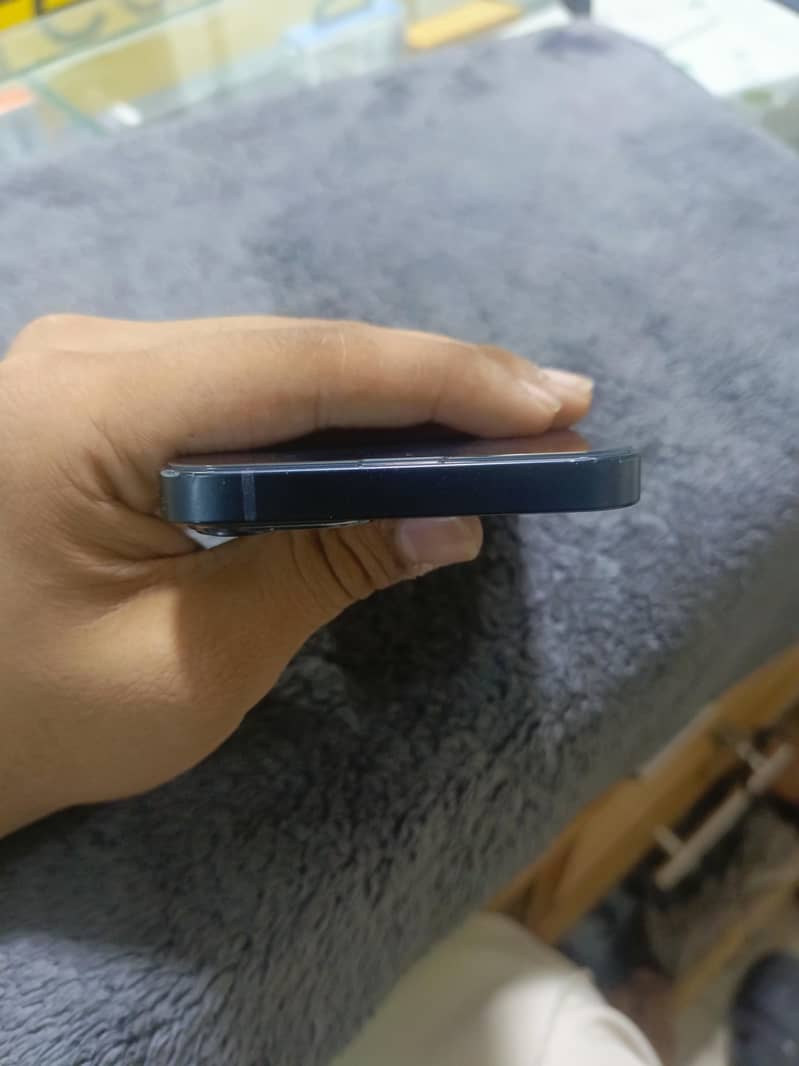 Apple iPhone 13 4
