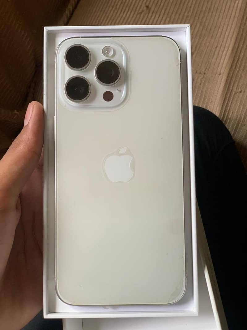 Apple iPhone 15 Pro Max 3