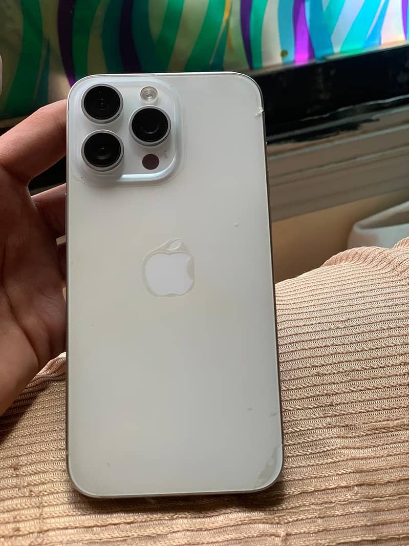Apple iPhone 15 Pro Max 4