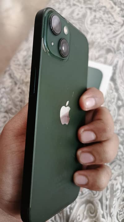 Apple iPhone 13