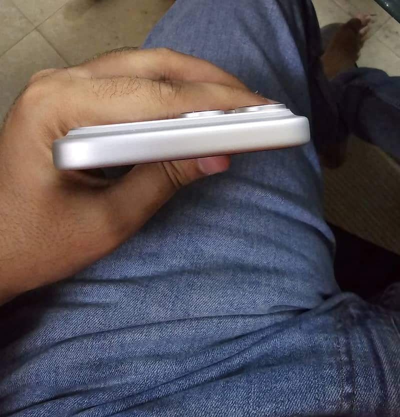 Apple iPhone 17 Pro Max 4