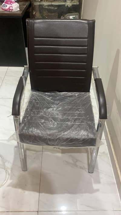 Office Table + 2 Chairs — Like Newo Office Table + 2 Chairs — Like New