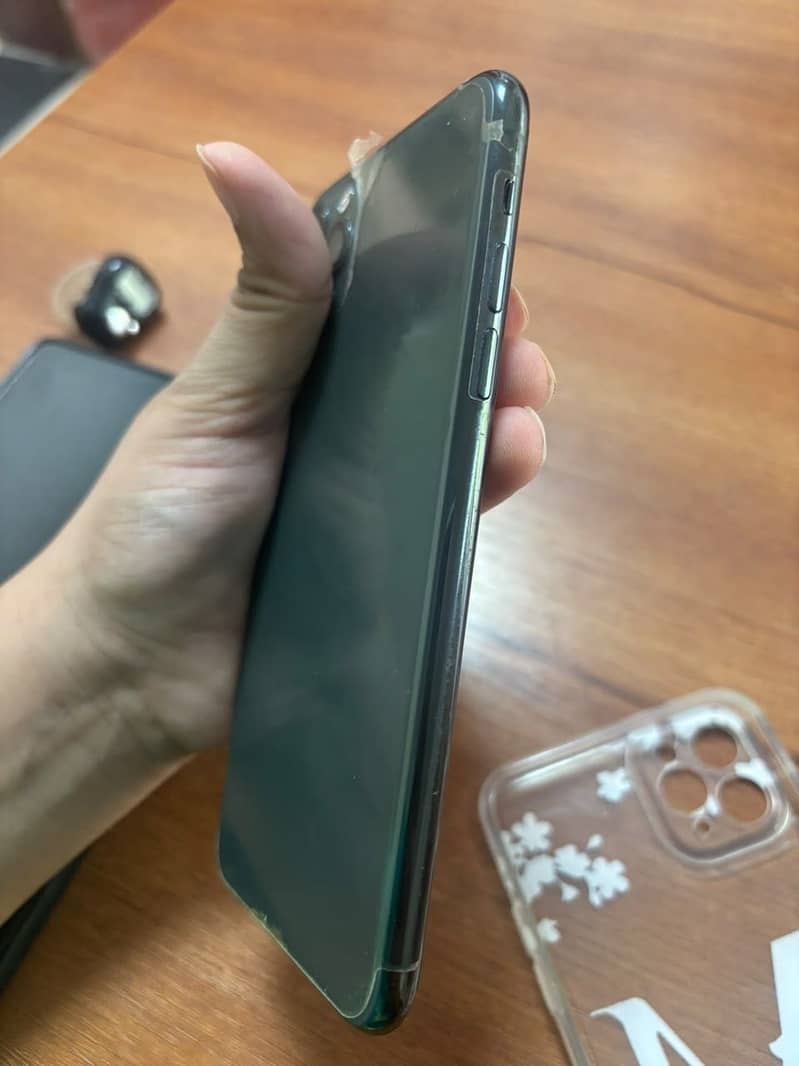 Apple iPhone 11 Pro Max 2