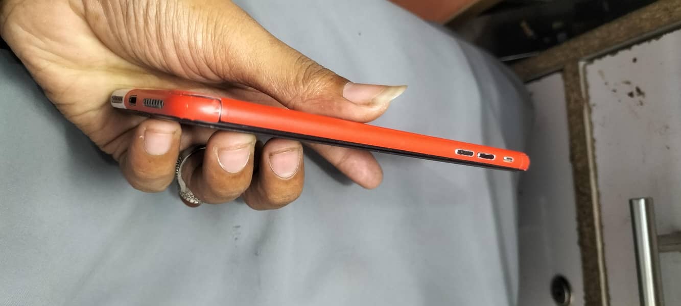 Apple iPhone 8 Plus 4