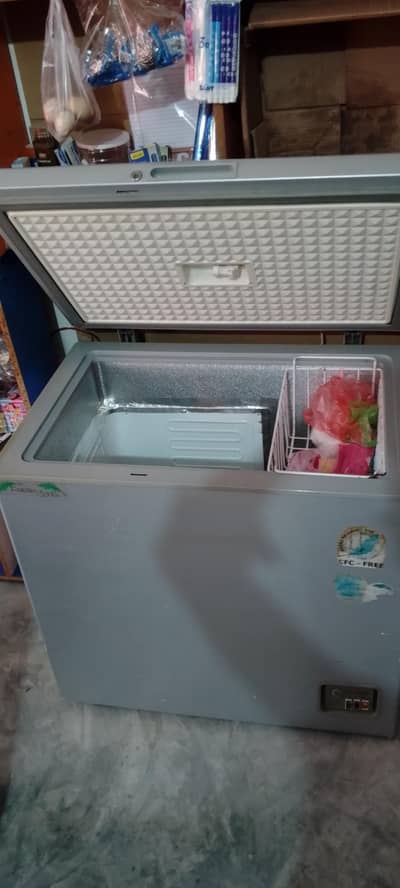 good condition whtsaap number 03405219280 d freezer for sale