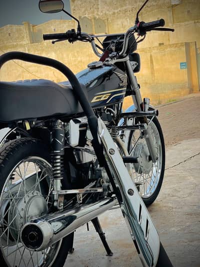 only for Self lovers. . Saaf sutha bike ha. . Paise or munaisb ho jaein gy