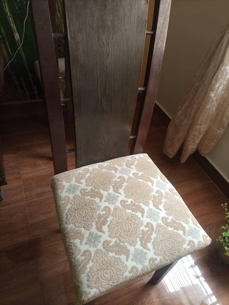 6 sitter dinning table 1
