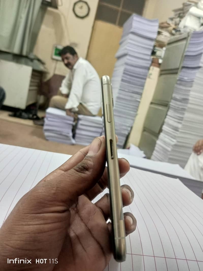 Apple iPhone X 4