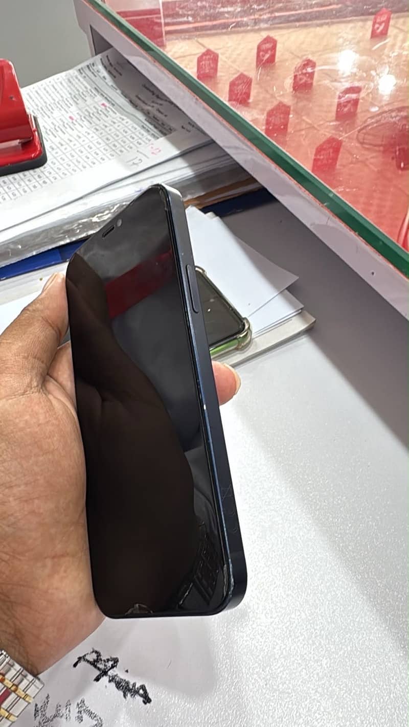 Apple iPhone 12 2