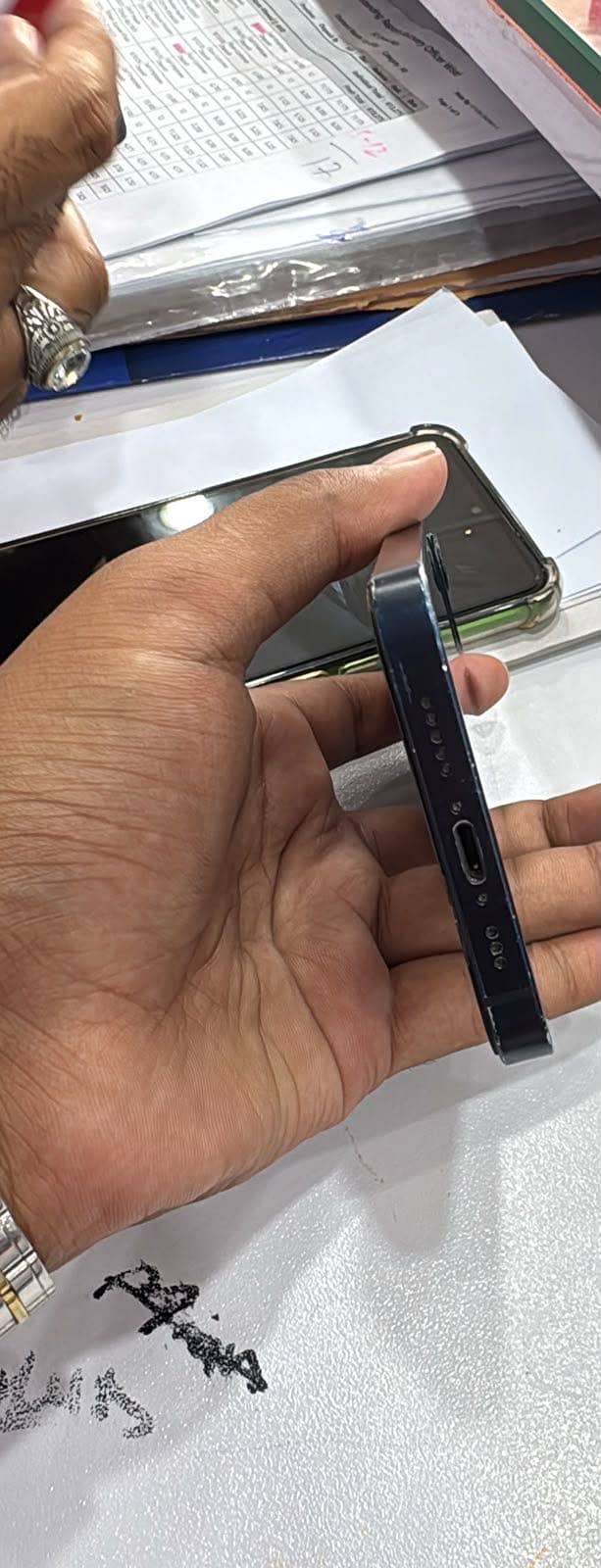 Apple iPhone 12 3