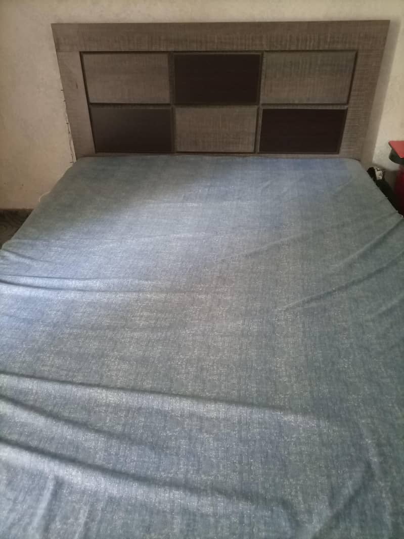 good condition bed set 1