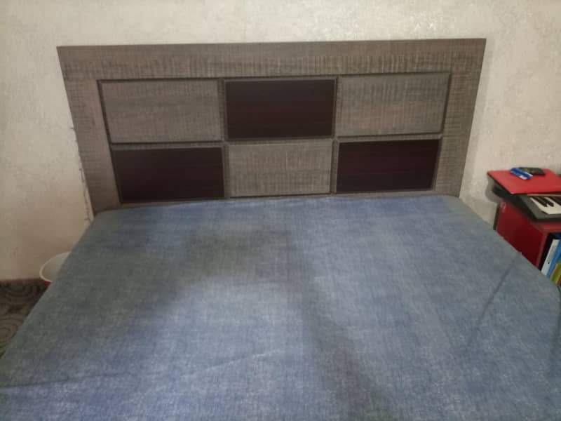 good condition bed set 5