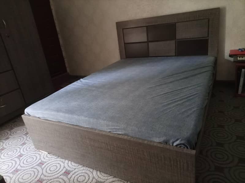good condition bed set 6