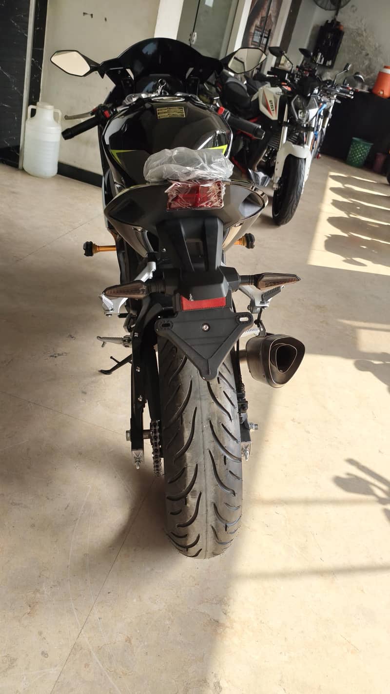 Yamaha R2 3