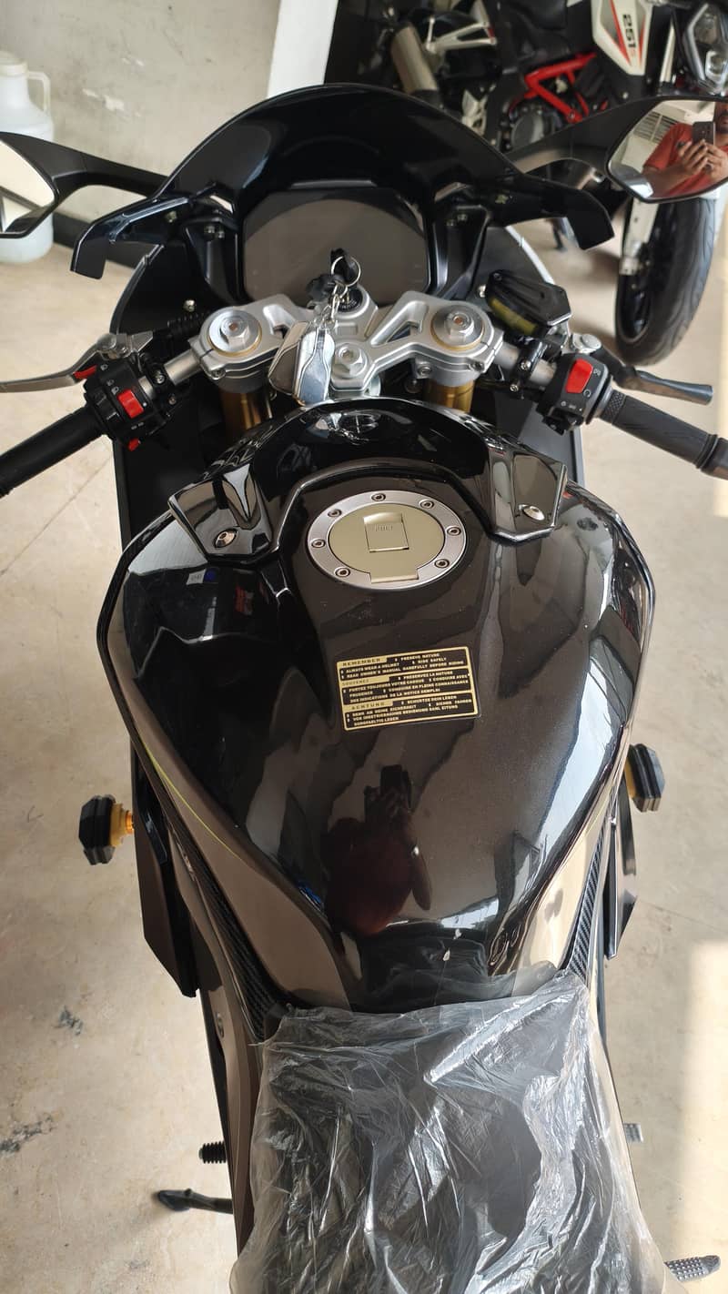 Yamaha R2 4