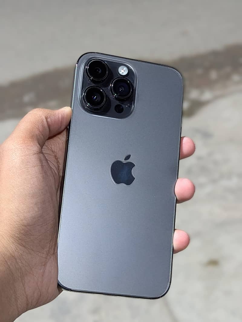 Apple iPhone 14 Pro Max 1