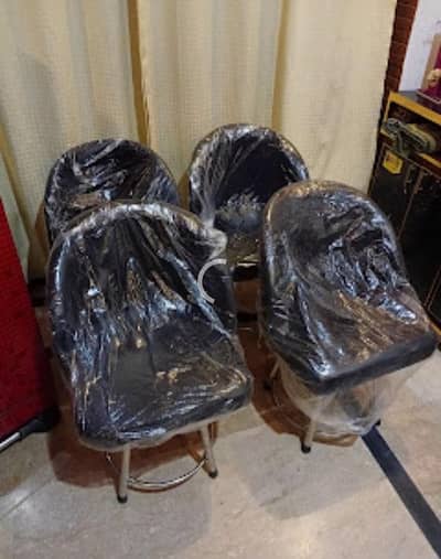 4 cushion chair black velvet