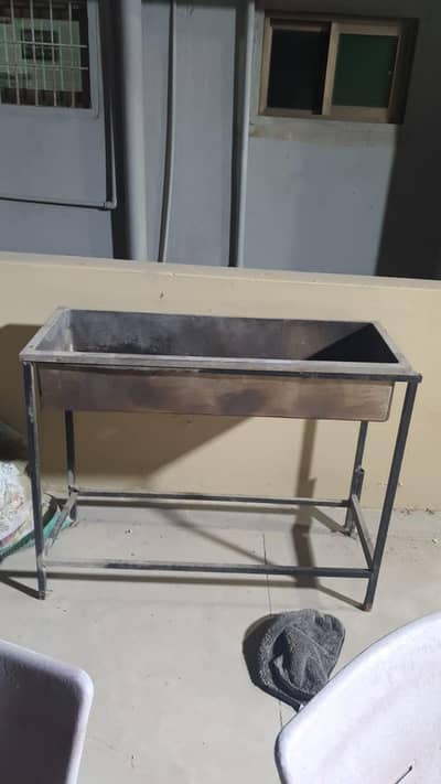 BBQ IRON STAND STRONG