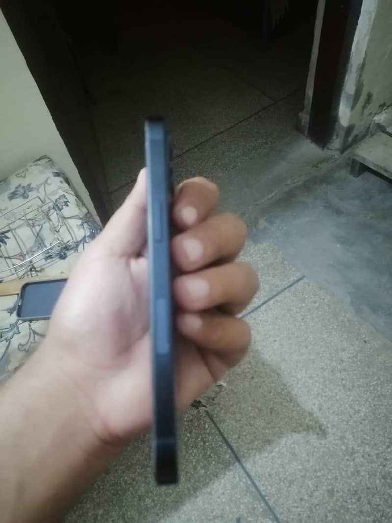 Apple iPhone 13 3