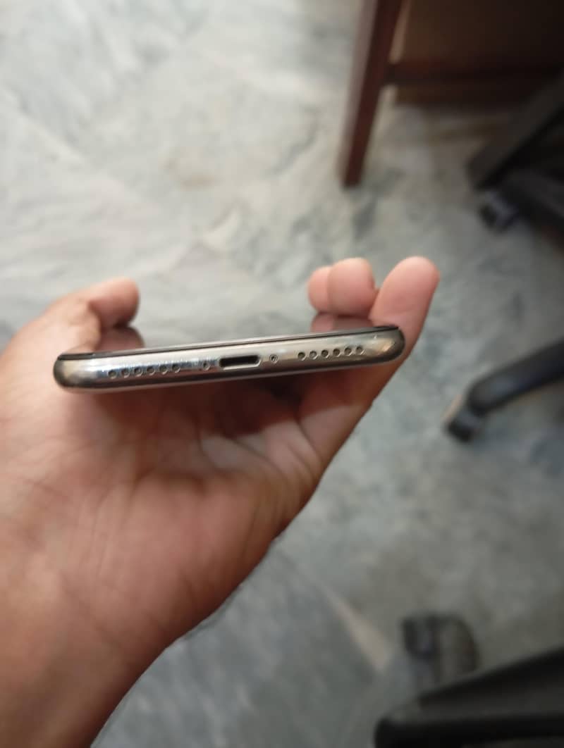 Apple iPhone X 3