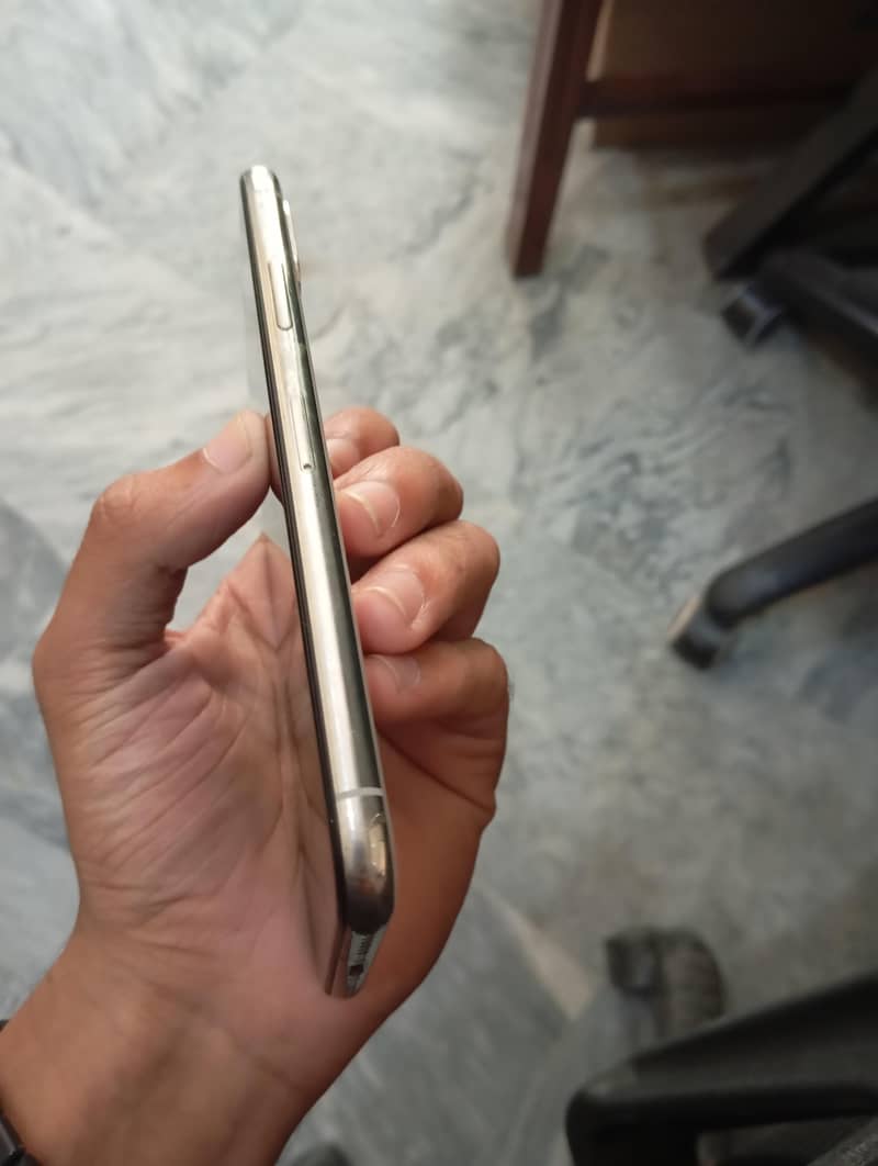 Apple iPhone X 5