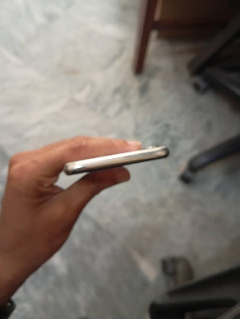 Apple iPhone X 6