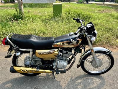 Self Start Special Edition Honda 125 Golden Excellent Condition
