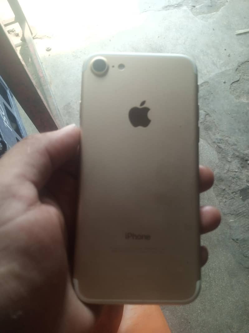 Apple iPhone 7 0