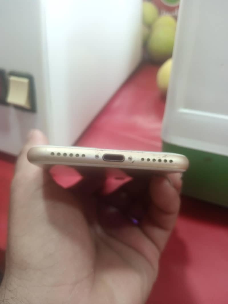 Apple iPhone 7 3