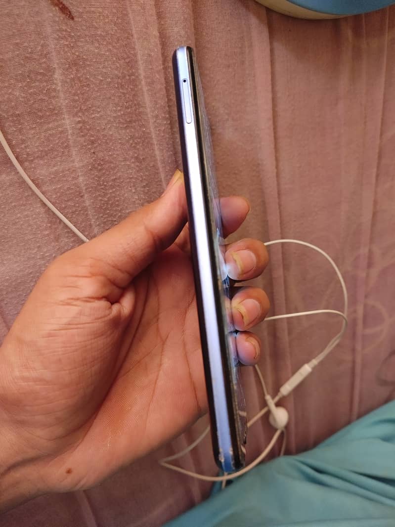 Sharp Aquos R5G 3