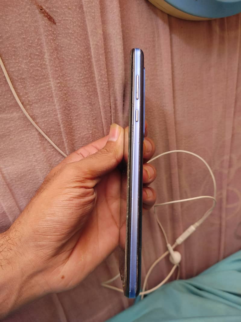 Sharp Aquos R5G 6