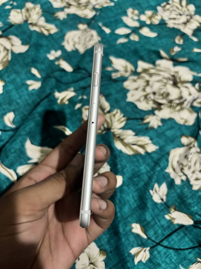 Apple iPhone 6S 4