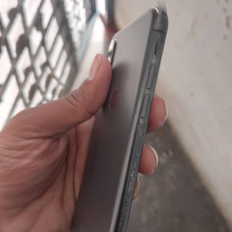 Apple iPhone X 5