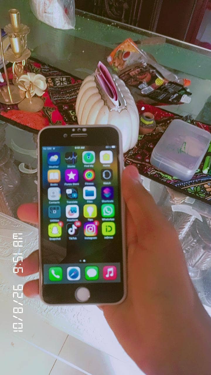 Apple iPhone 8 1