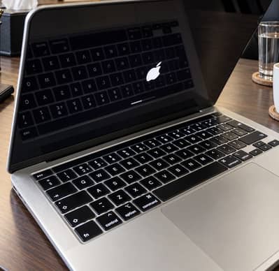 Apple MacBook Pro 2020 13" i7 QuadCore / 32GB RAM / 512GB SSD