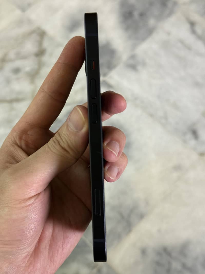 Apple iPhone 13 5
