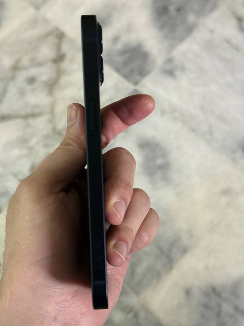 Apple iPhone 13 7