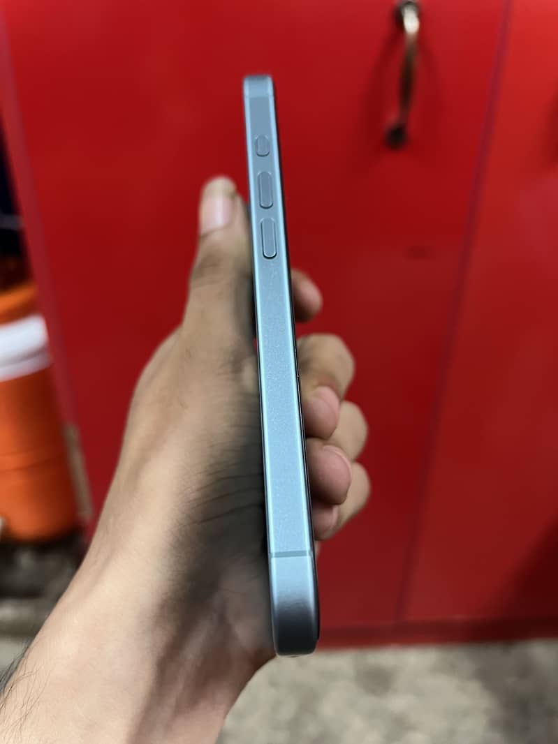 iPhone 16 3