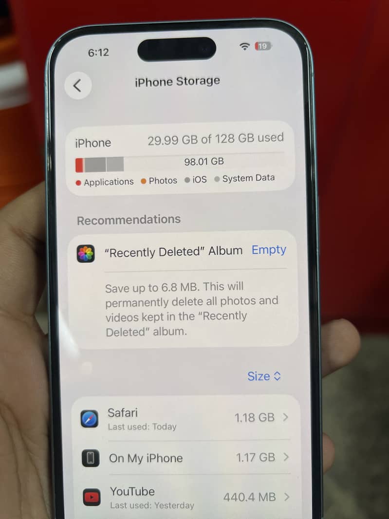 iPhone 16 4