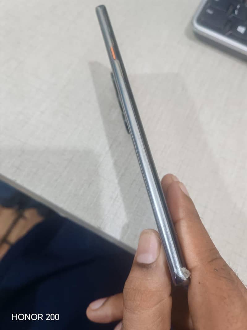 Tecno CAMON 40 Pro 4