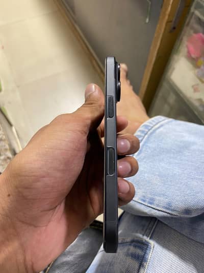 Apple iPhone 16