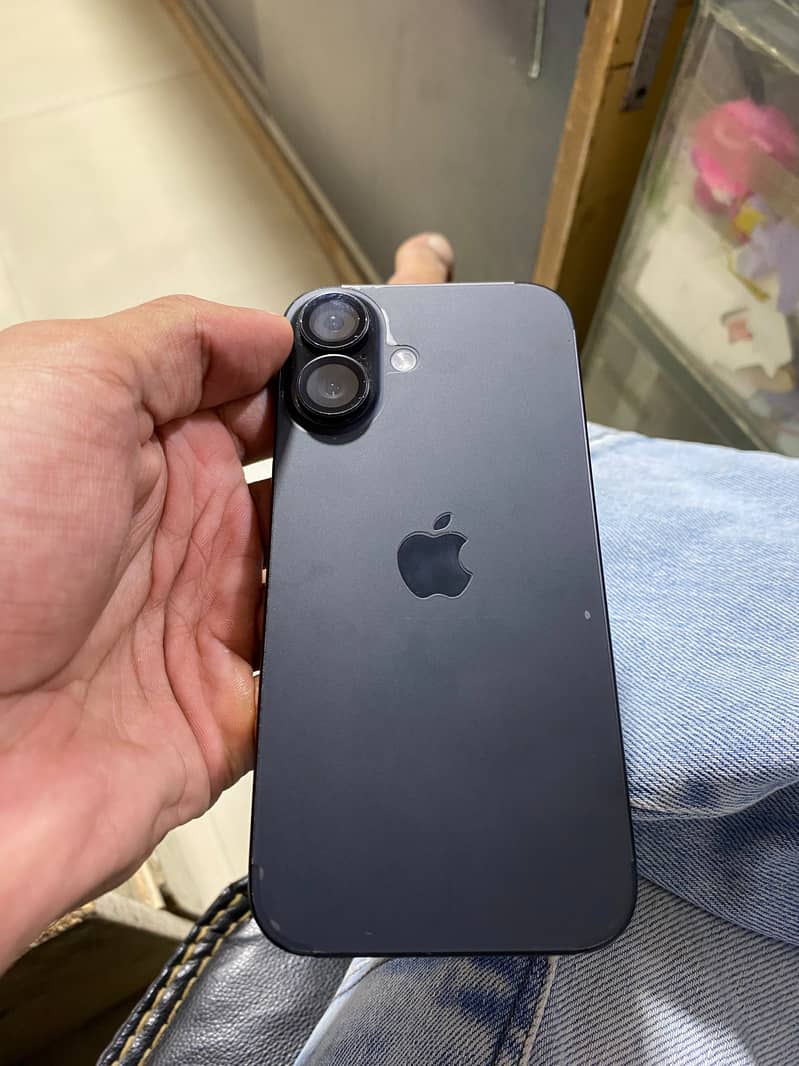 Apple iPhone 16 3