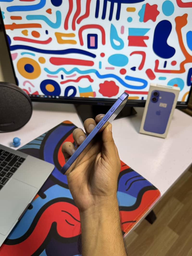 Apple iPhone 16 4