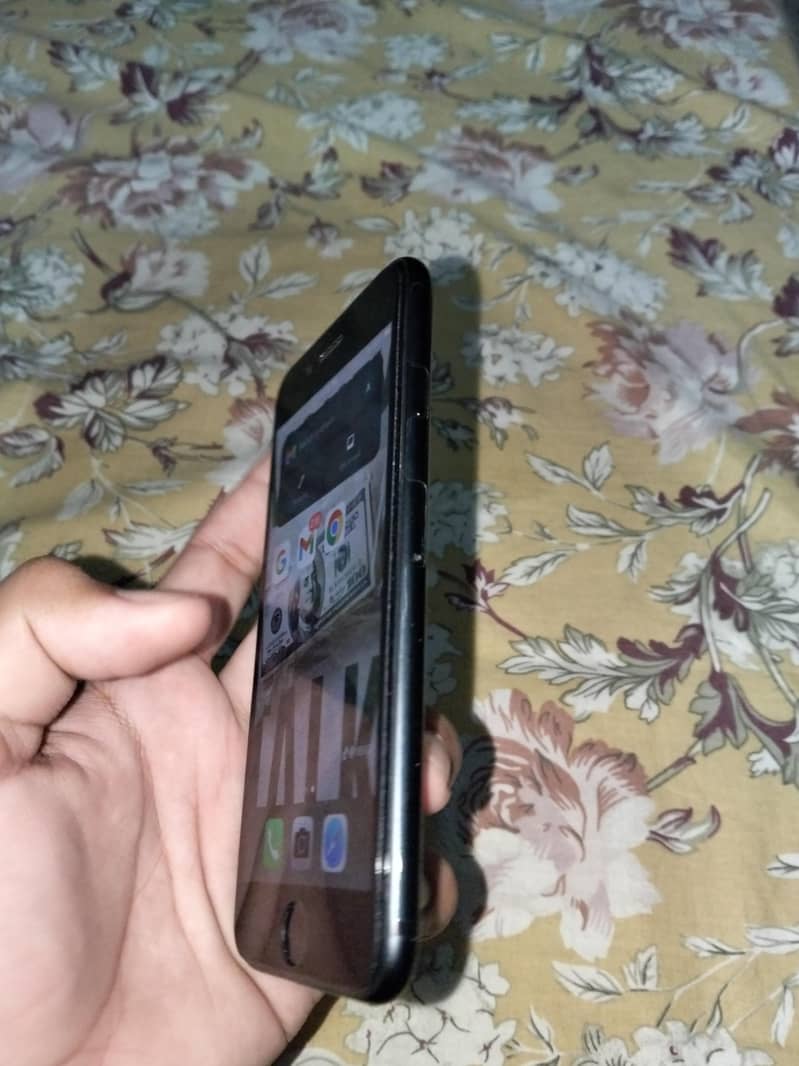 Apple iPhone 7 3