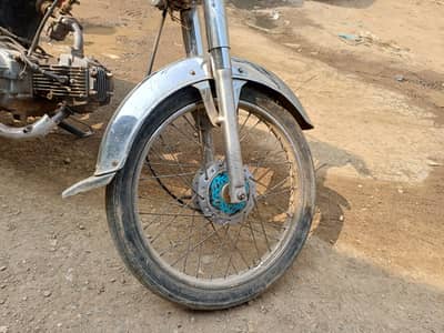 bilkul saf bike hy engine 100 persent ok by new tire hin