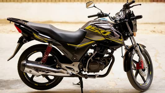 Honda CB 150F Black Special Edition 2025