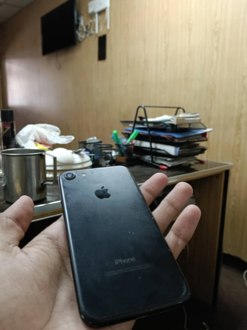 Apple iPhone 7 0