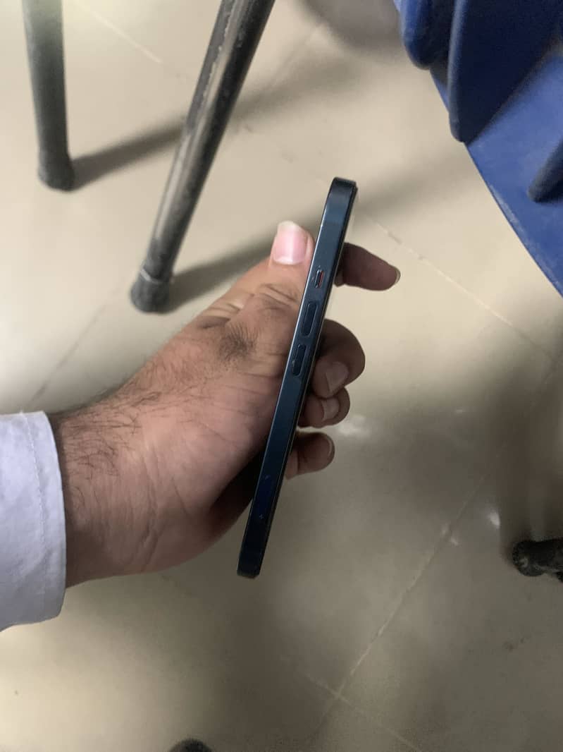 Apple iPhone 13 2