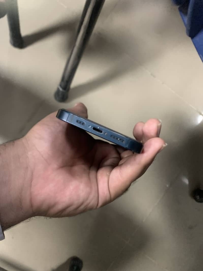 Apple iPhone 13 4